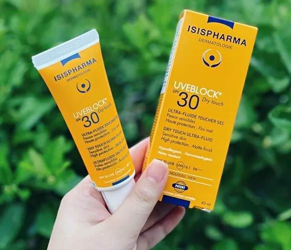 Review Kem Chống Nắng ISIS Pharma Uveblock Dry Touch SPF30 chi tiết