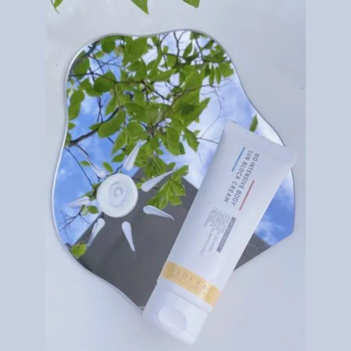 Kem chống nắng body USOLAB SPF50+ PA++++ 120ml nâng tone nhẹ