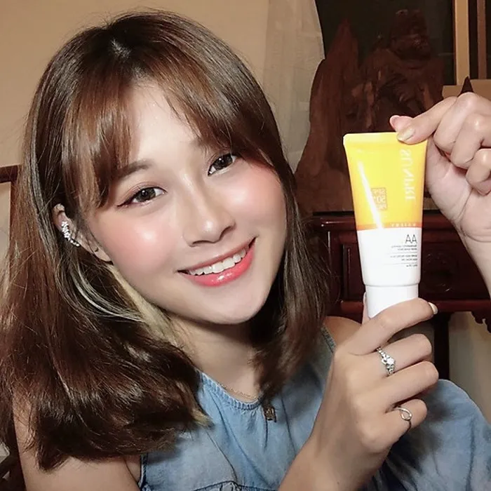 Mona Frema SUNPRE High Protection AA Facial Gel giúp dưỡng ẩm tốt, không gây bết dính