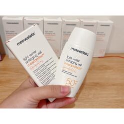 Kem chống nắng Mesoestetic Light Water Antiaging Veil Mesoprotech SPF50+ không gây cảm giác nhờn dính, phù hợp cho cả da dầu và da hỗn hợp