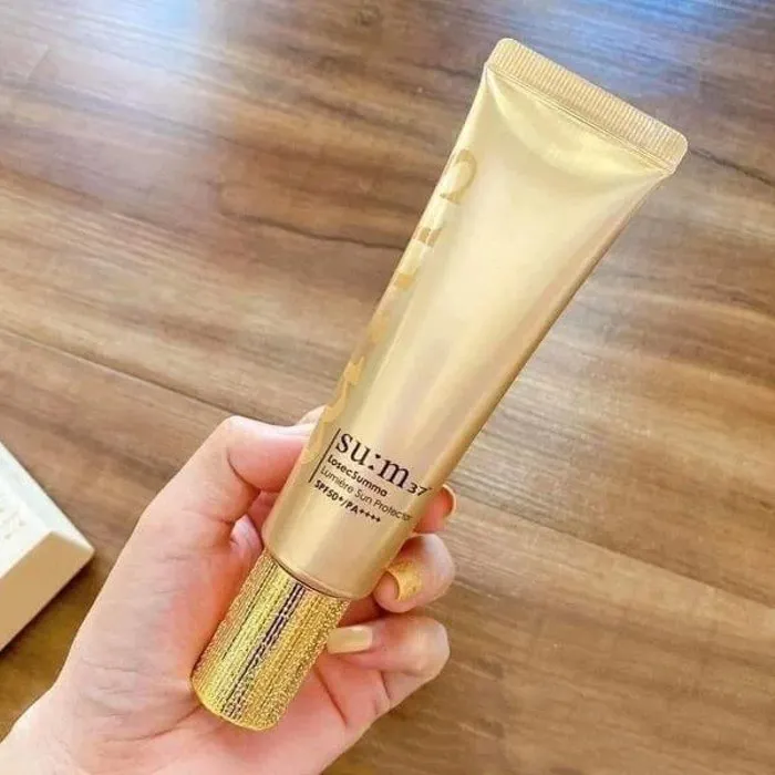 Tinh chất vàng trong dòng Su:m37 Losec Summa Lumiere Sun Protector với khả năng tái sinh và tái tạo da