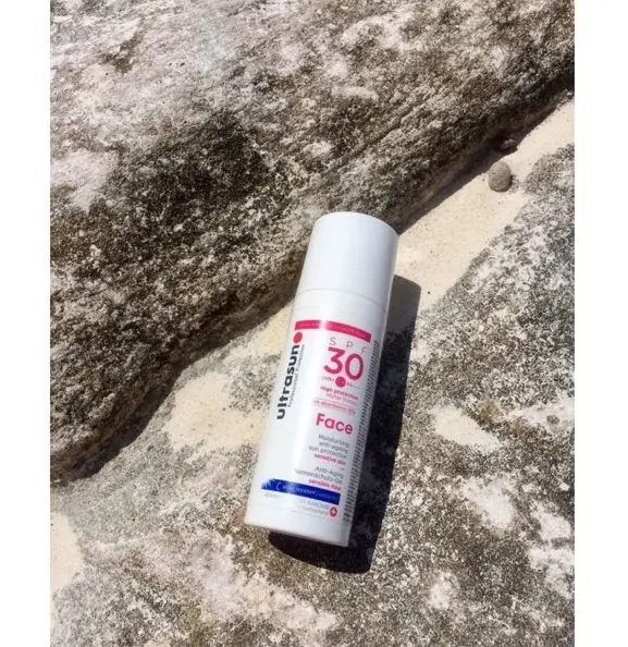 Kem Ultrasun Face Moisturising bảo vệ da toàn diện với UVA Filter lên đến 90% và không gây mụn Kem Ultrasun Face Moisturising bảo vệ da toàn diện với UVA Filter lên đến 90% và không gây mụn